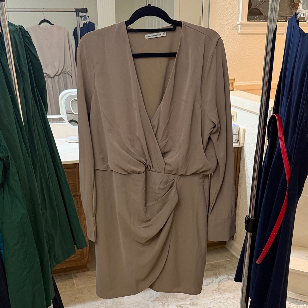 Abercrombie & Fitch Elegant Taupe Long-Sleeve Dress